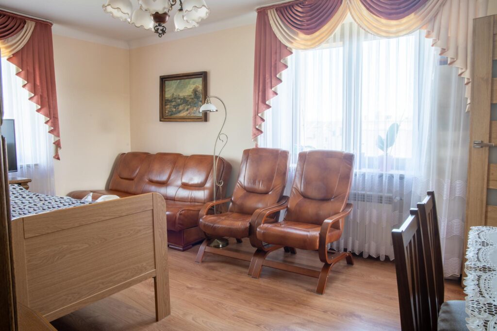 Piękne dwa pokoje na 2 piętrze z dużym balkonem. - zdjęcie 6