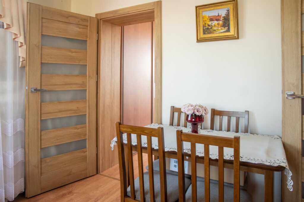 Piękne dwa pokoje na 2 piętrze z dużym balkonem. - zdjęcie 27