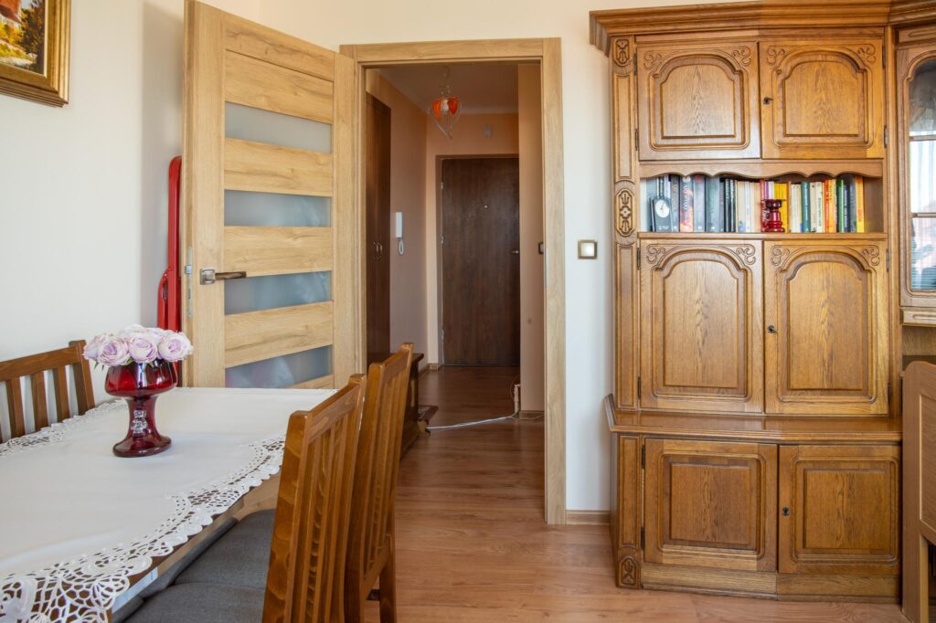 Piękne dwa pokoje na 2 piętrze z dużym balkonem. - zdjęcie 16