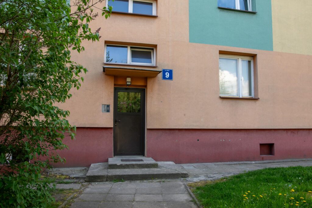 Piękne dwa pokoje na 2 piętrze z dużym balkonem. - zdjęcie 28