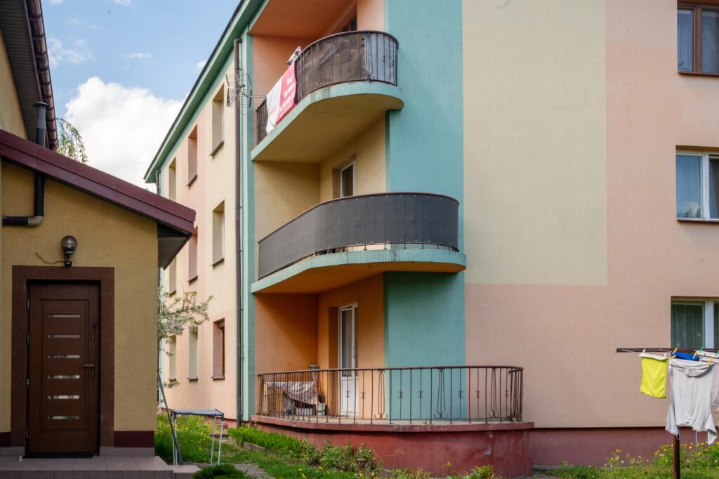 Piękne dwa pokoje na 2 piętrze z dużym balkonem. - zdjęcie 11