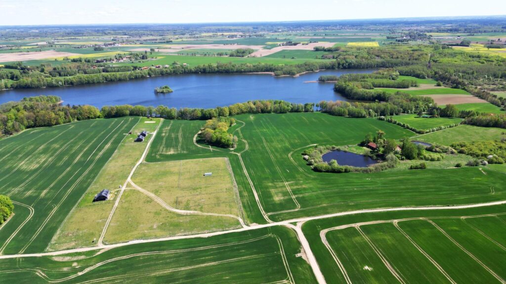 duża działka nad jeziorem z warunkami zabudowy - zdjęcie 7