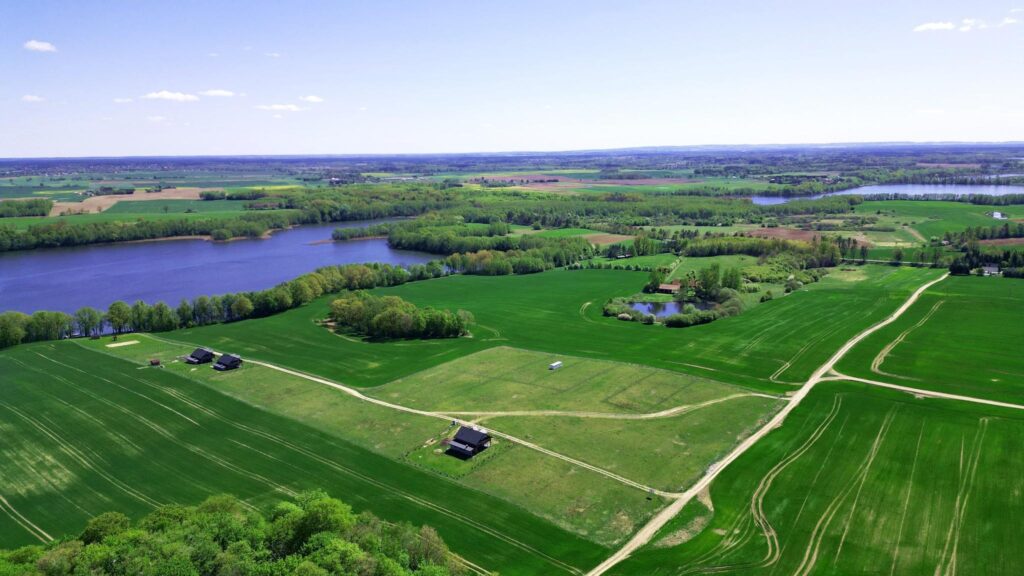 duża działka nad jeziorem z warunkami zabudowy - zdjęcie 12