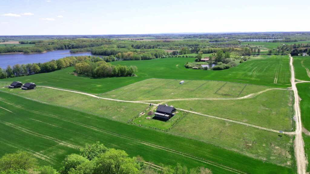 duża działka nad jeziorem z warunkami zabudowy - zdjęcie 5