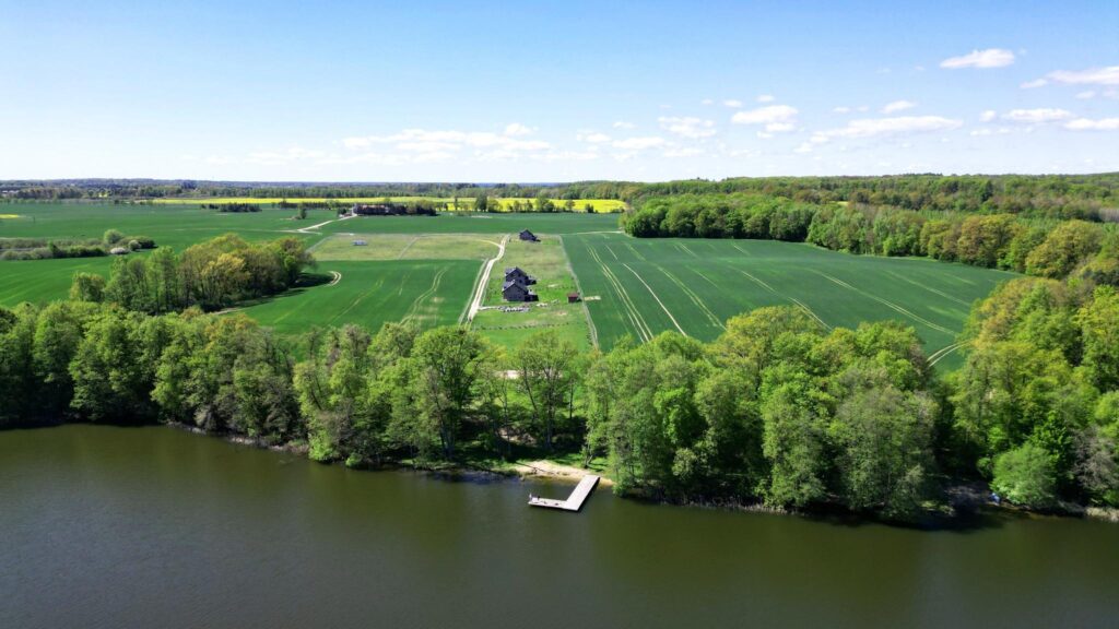 duża działka nad jeziorem z warunkami zabudowy - zdjęcie 11