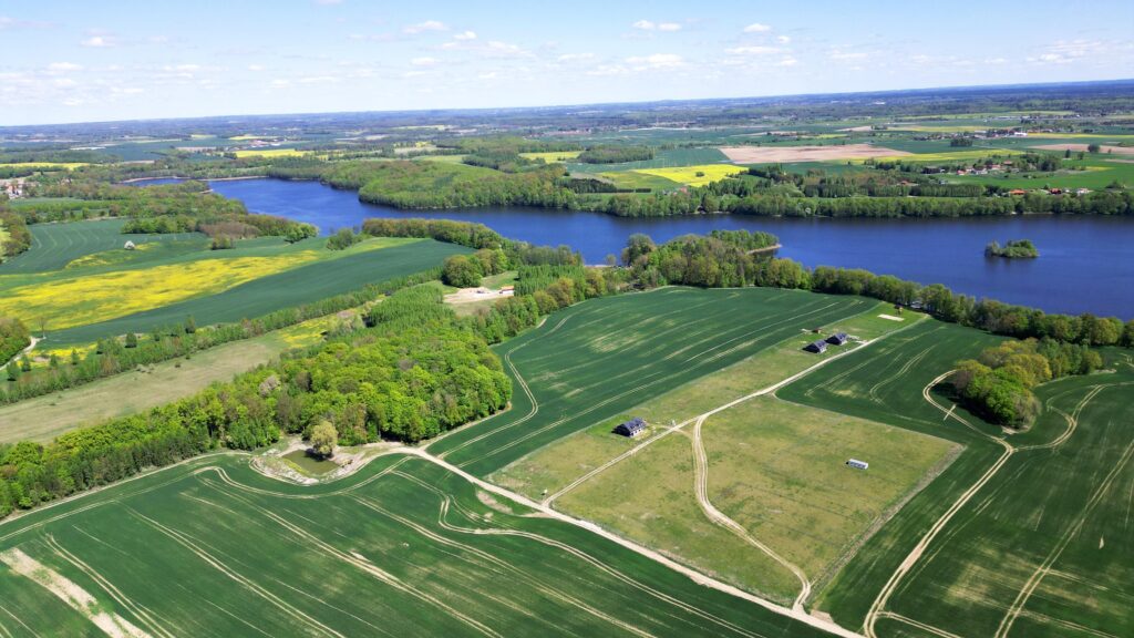 Działka nad jeziorem z warunkami zabudowy - zdjęcie 8