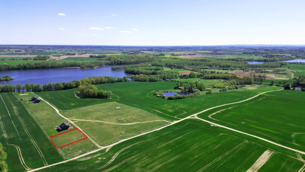 Działka nad jeziorem z warunkami zabudowy - zdjęcie 9