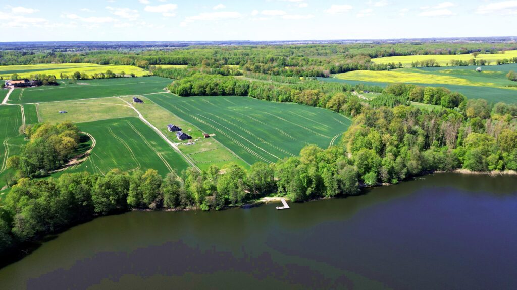 Działka nad jeziorem z warunkami zabudowy - zdjęcie 15
