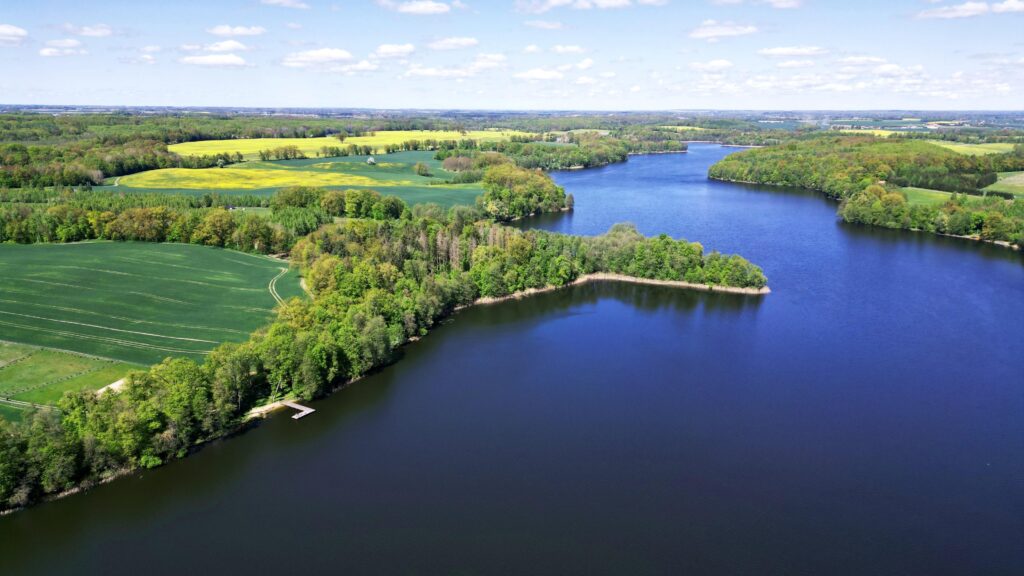 Działka nad jeziorem z warunkami zabudowy - zdjęcie 16