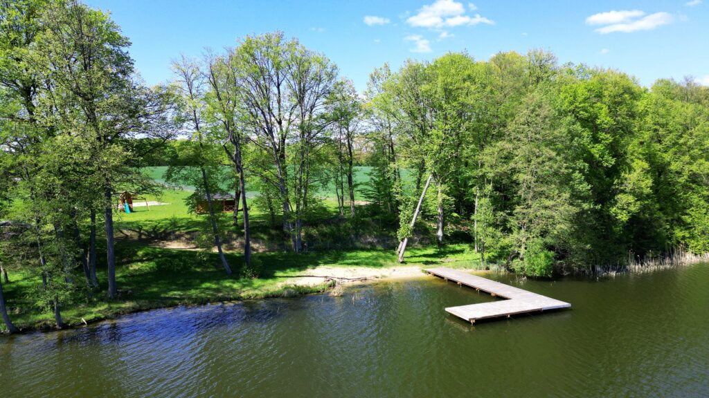 Działka nad jeziorem z warunkami zabudowy - zdjęcie 5