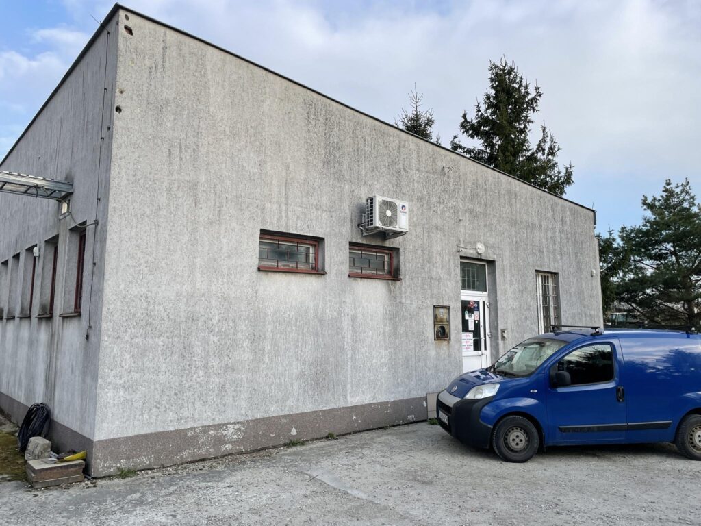 Budynek w Sędziszowie z dużą działką - zdjęcie 3