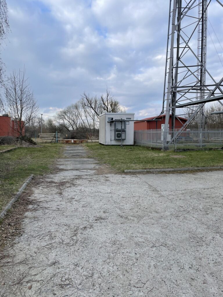 Budynek w Sędziszowie z dużą działką - zdjęcie 4