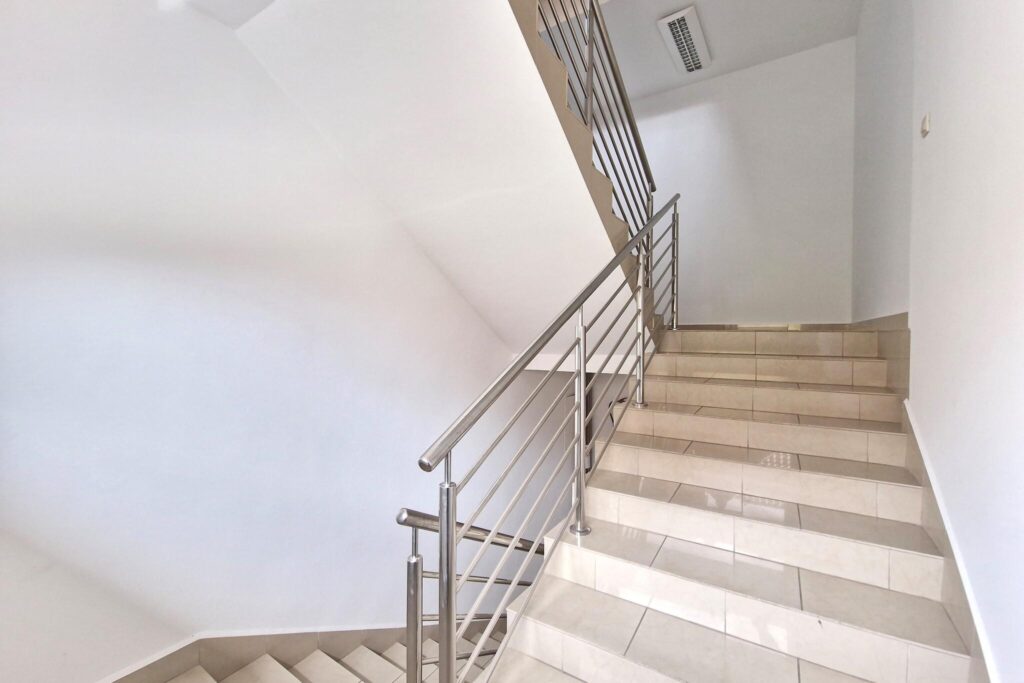 Budynek w centrum Białej Podlaskiej 4 kondygnacje - zdjęcie 16