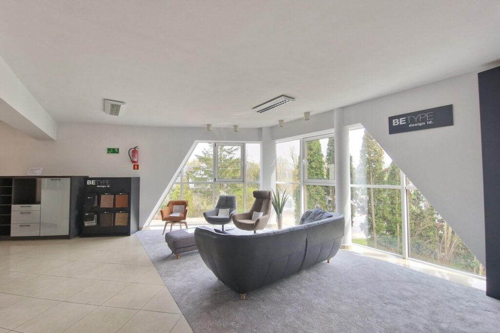 Budynek w centrum Białej Podlaskiej 4 kondygnacje - zdjęcie 11