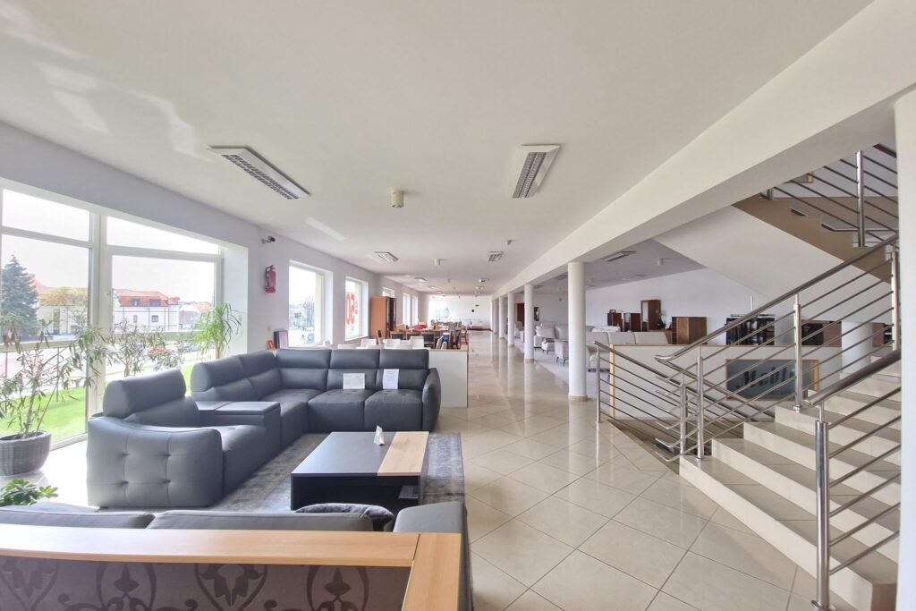 Budynek w centrum Białej Podlaskiej 4 kondygnacje - zdjęcie 9