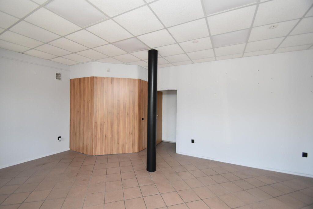 Lokal na parterze z przy głównej ulicy - zdjęcie 3