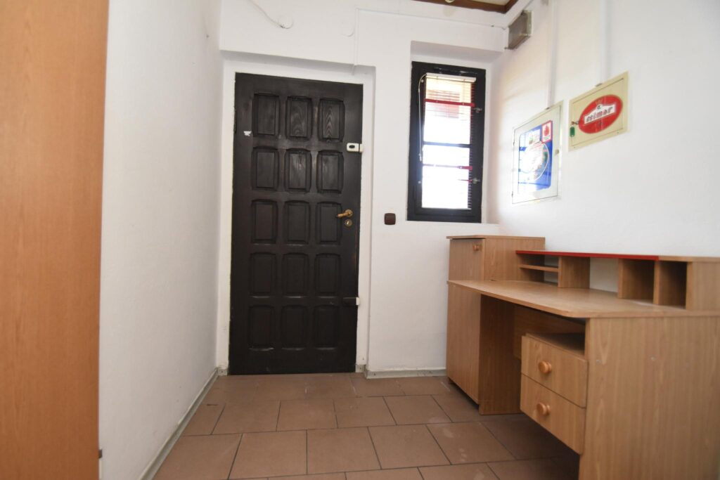 Lokal na parterze z przy głównej ulicy - zdjęcie 5