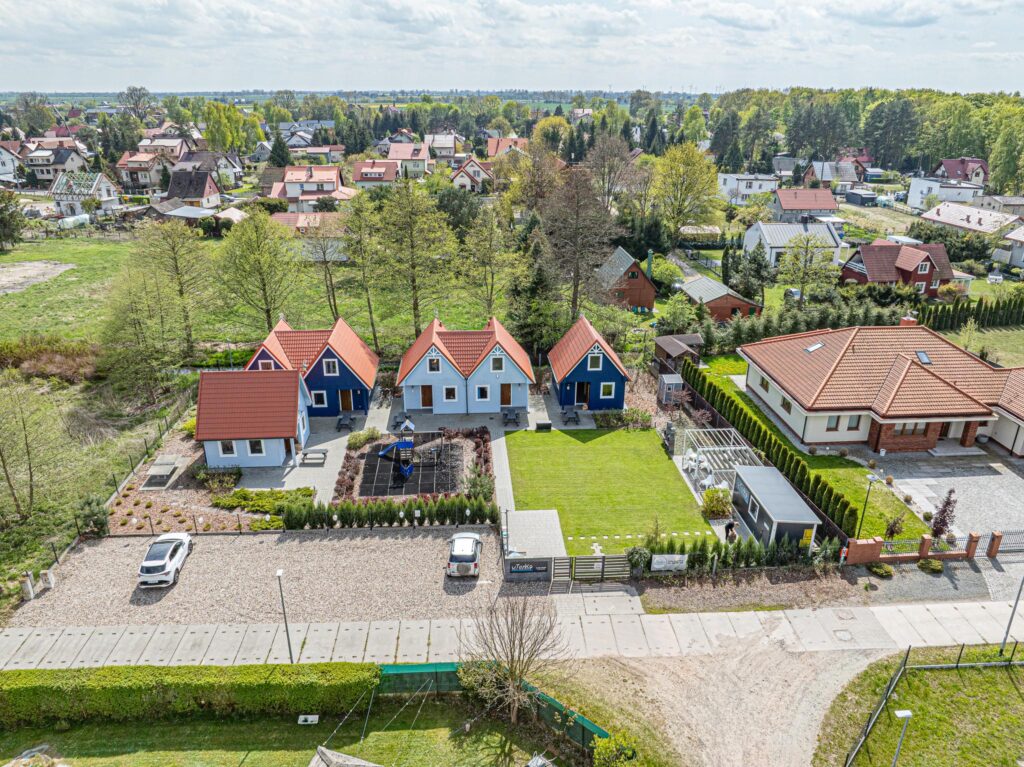 Domki dla turystów nad morzem nieopodal lasu - zdjęcie 4