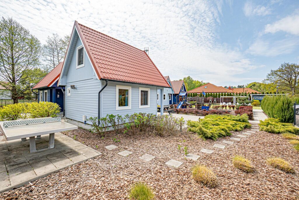 Domki dla turystów nad morzem nieopodal lasu - zdjęcie 3