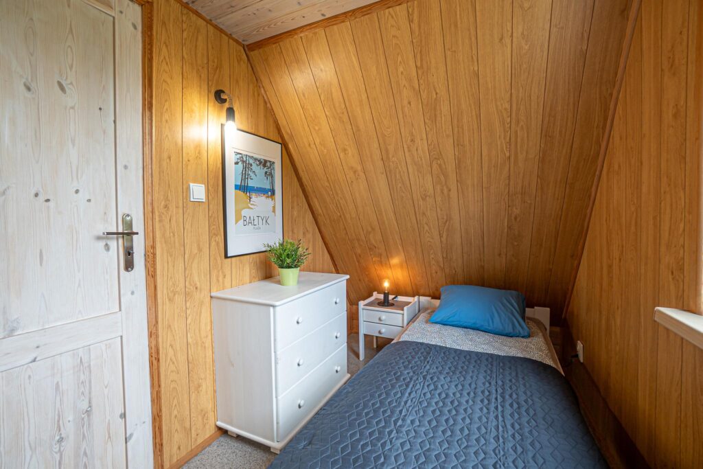 Domki dla turystów nad morzem nieopodal lasu - zdjęcie 15