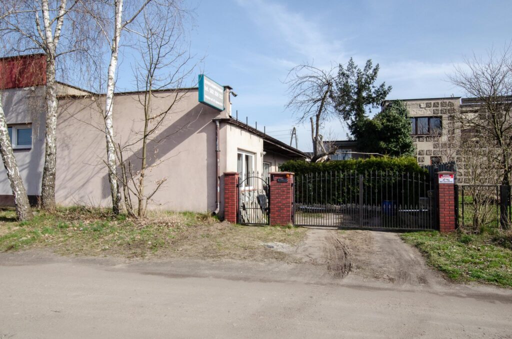 Dom do wykończenia - Piła, os. Podlasie - zdjęcie 1