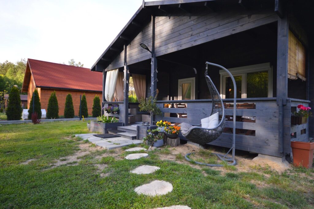 Dom letniskowy 60m2 w otulinie lasu z wyposażeniem - zdjęcie 3