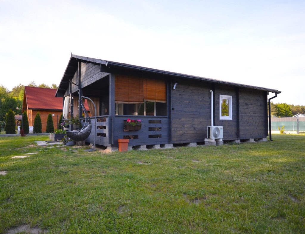 Dom letniskowy 60m2 w otulinie lasu z wyposażeniem - zdjęcie 1