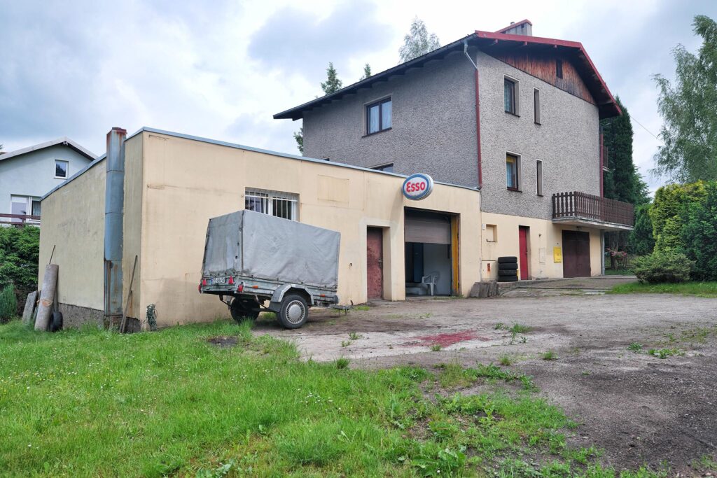 Dom w Jeleniej Górze + warsztat samochodowy - zdjęcie 23