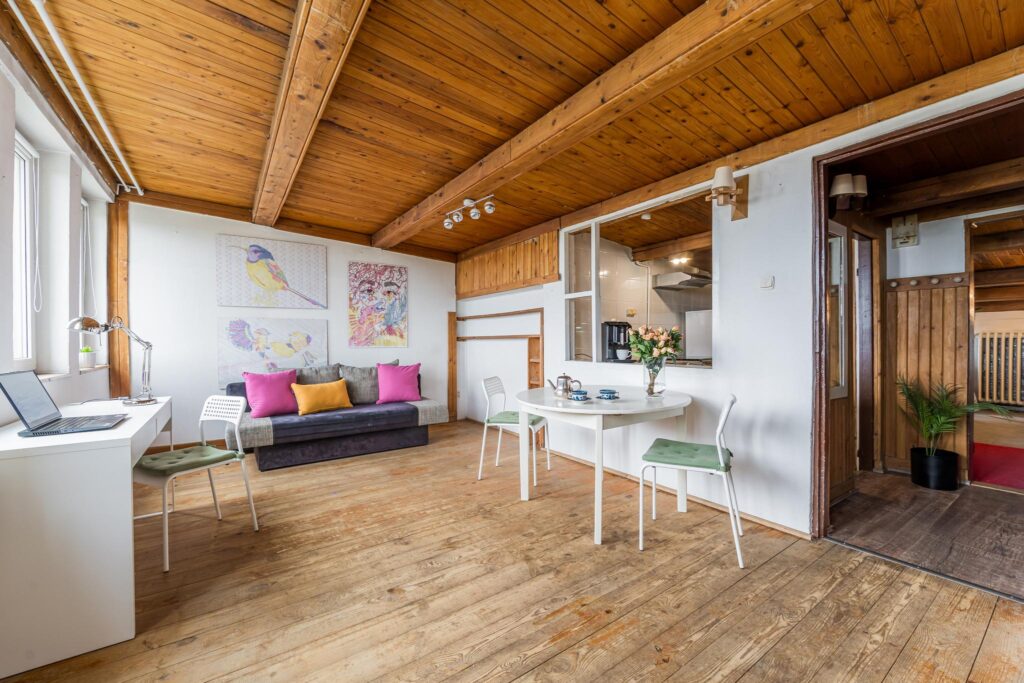 Kameralne 2-pokojowe mieszkanie na poddaszu - zdjęcie 2