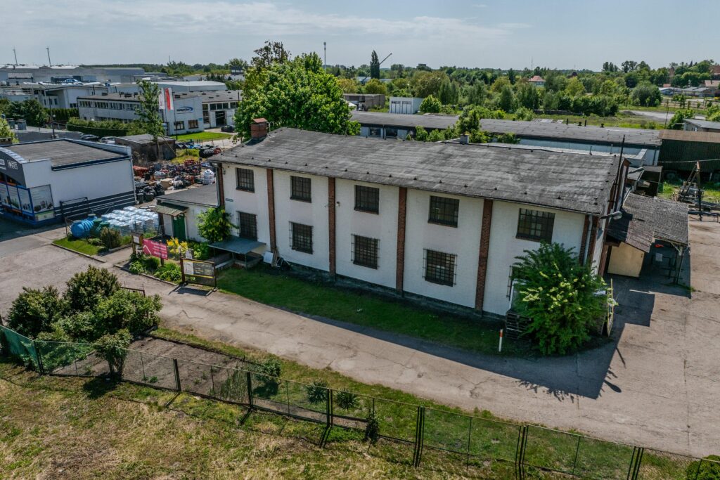 Budynek handlowo-magazynowy - zdjęcie 8
