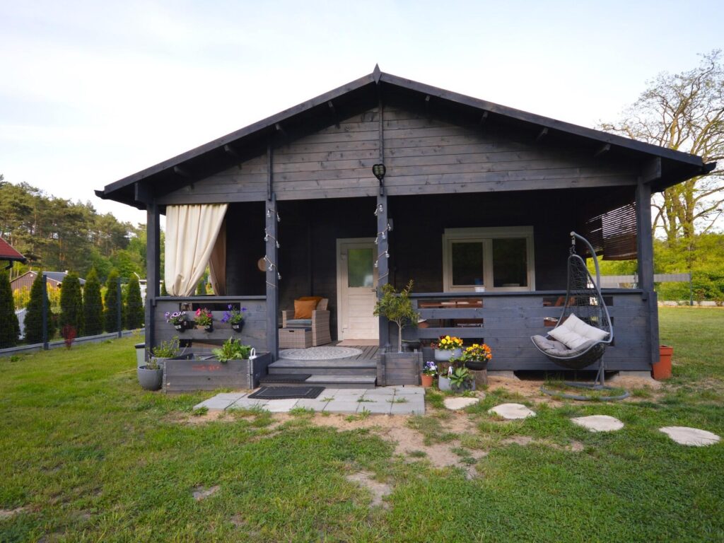 Dom letniskowy 60m2 w otulinie lasu z wyposażeniem - zdjęcie 2