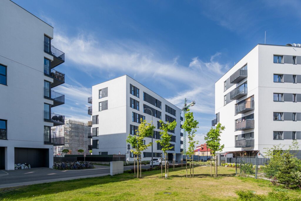 Apartament z ogródkiem i garażem do wprowadzenia - zdjęcie 2