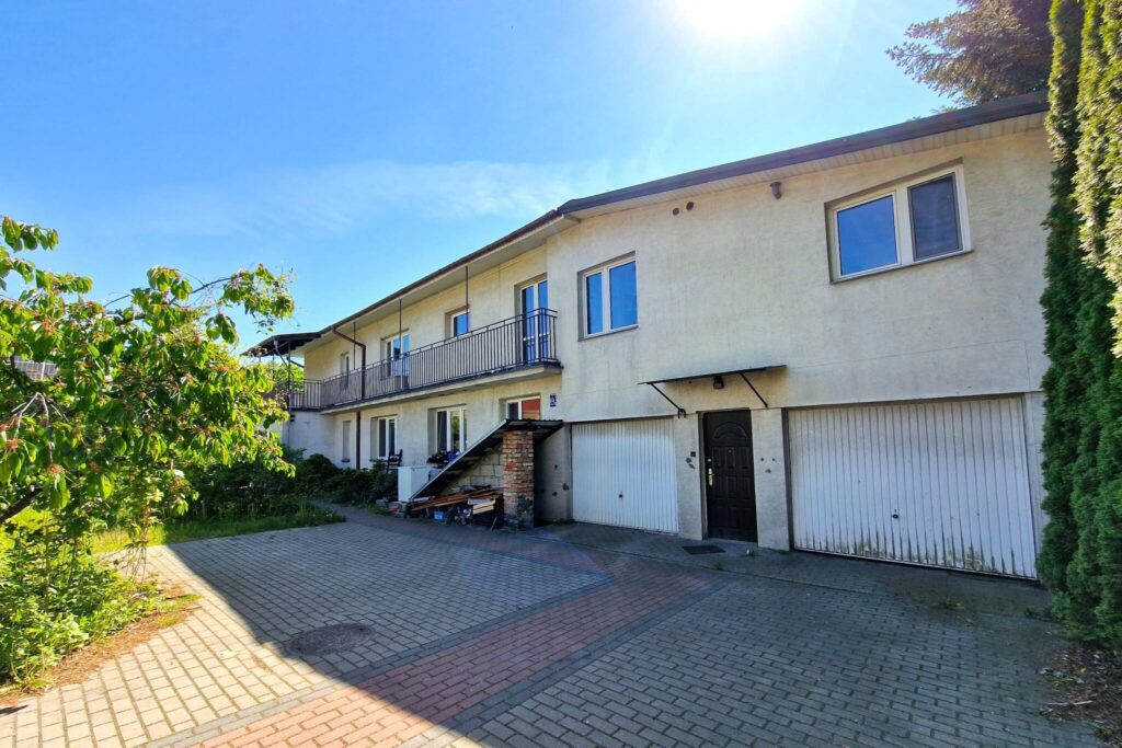 Dom z 3 niezależnymi mieszkaniami- centrum miasta - zdjęcie 1