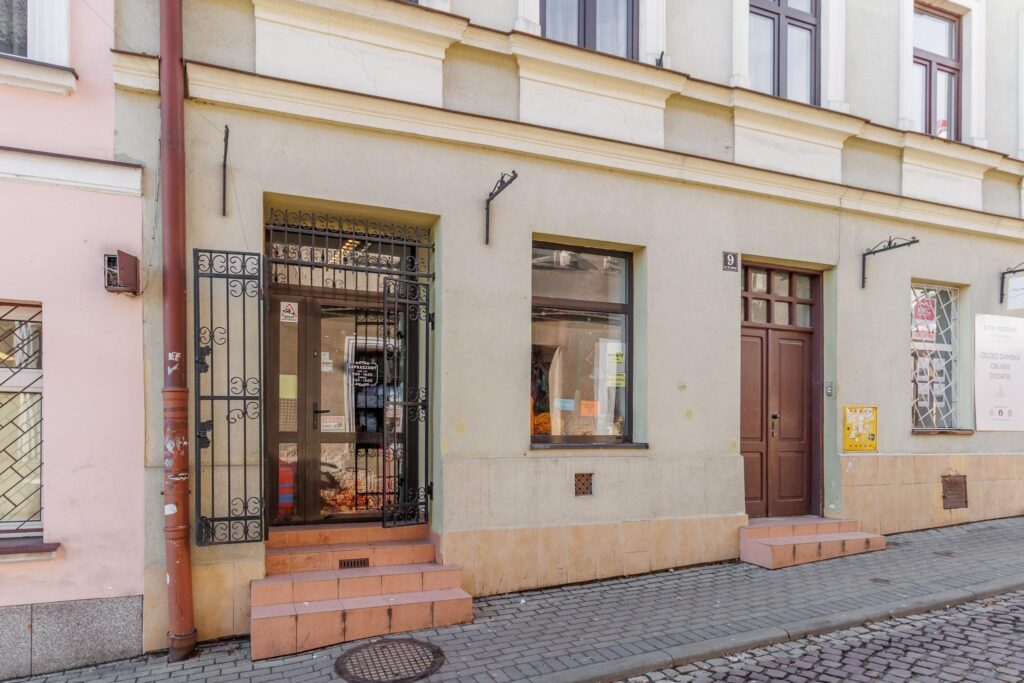 Lokal użytkowy z potencjałem w centrum miasta! - zdjęcie 4