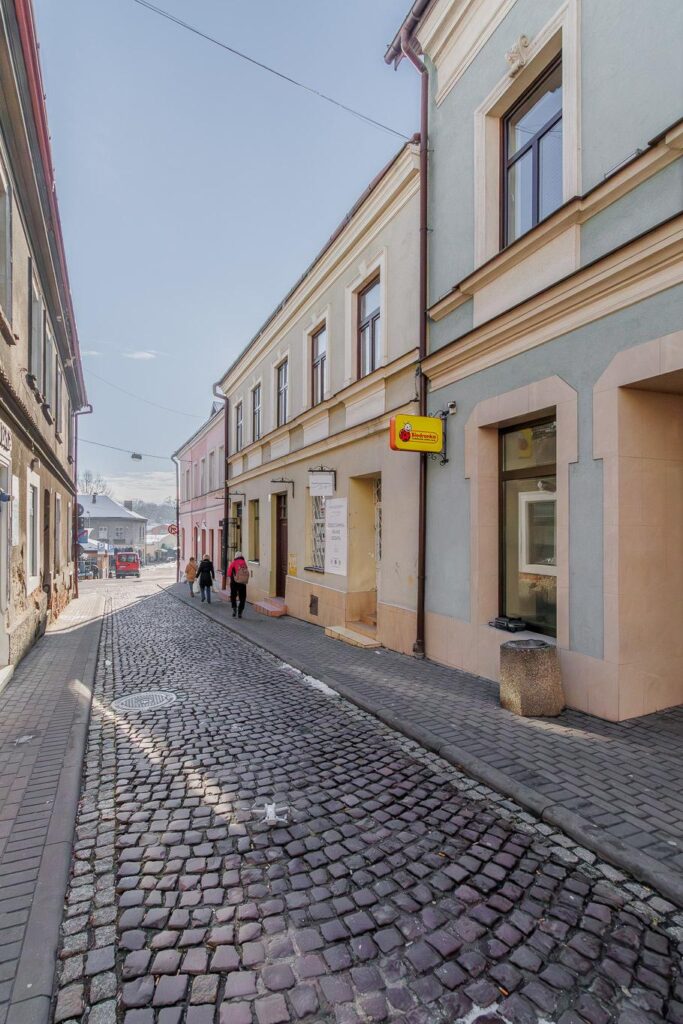 Lokal użytkowy z potencjałem w centrum miasta! - zdjęcie 9
