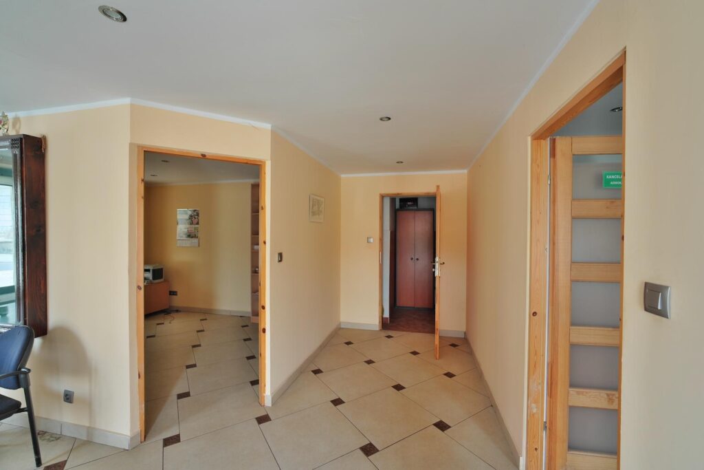 Lokal biurowy w centrum Wlenia! - zdjęcie 7