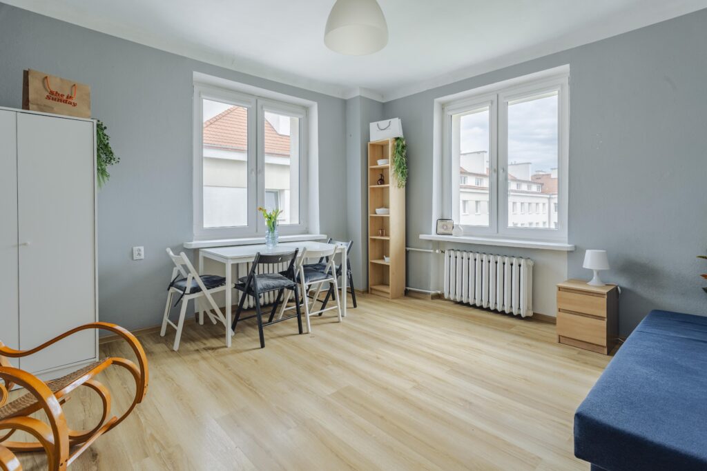 rezerwacja dwa pokoje na mokotowie w kamienicy - zdjęcie 1