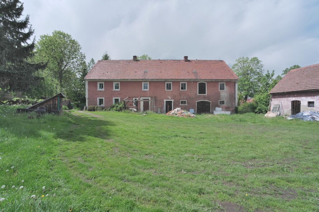 Gospodarstwo pod agroturystykę lub do zamieszkania - zdjęcie 1