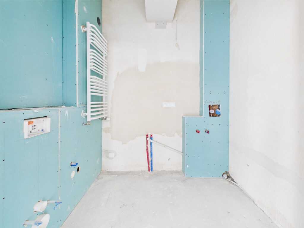 Mieszkanie w stanie deweloperskim w kamienicy - zdjęcie 9