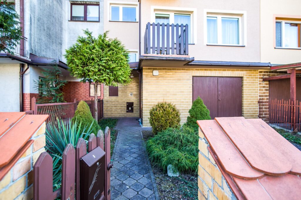 Dom w zabudowie szeregowej Zalesie Rzeszów - zdjęcie 2