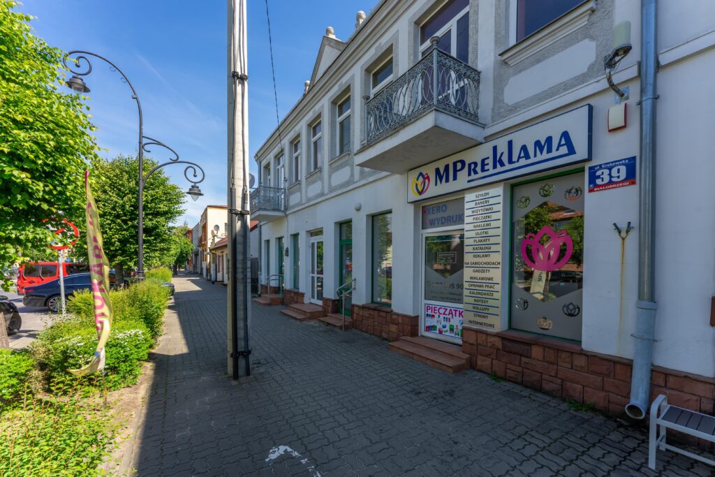 Kamienica z lokalami usługowymi w Białobrzegach - zdjęcie 1