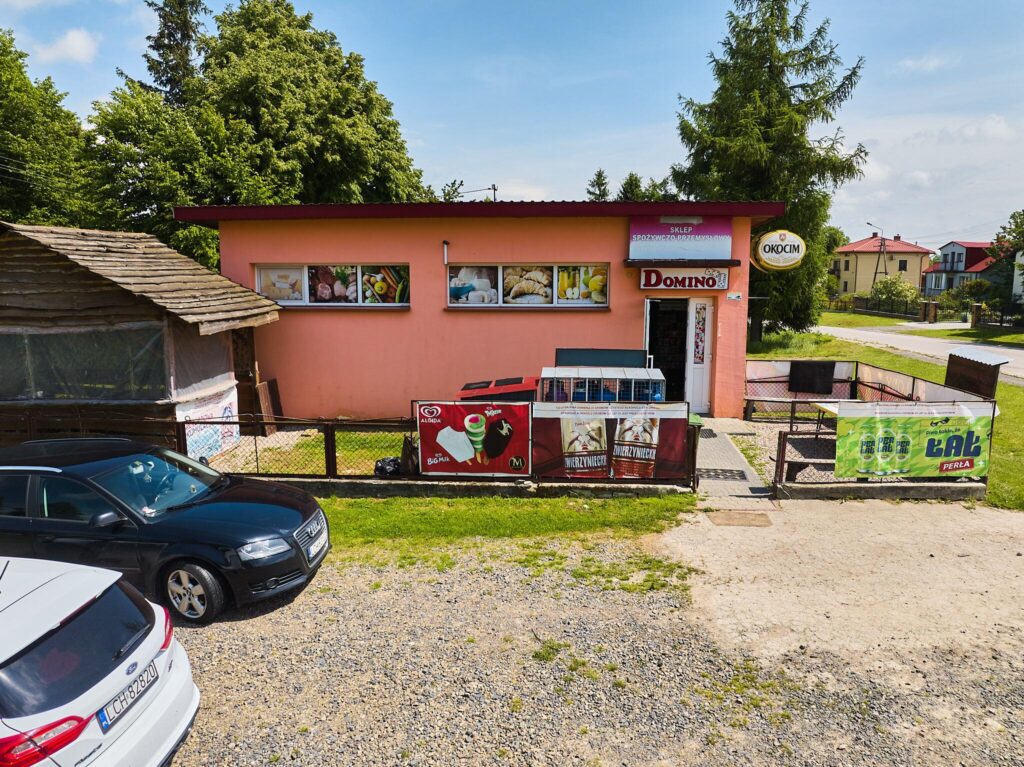 Sklep spożywczy przy głównej drodze w Rozkoszówce. - zdjęcie 15