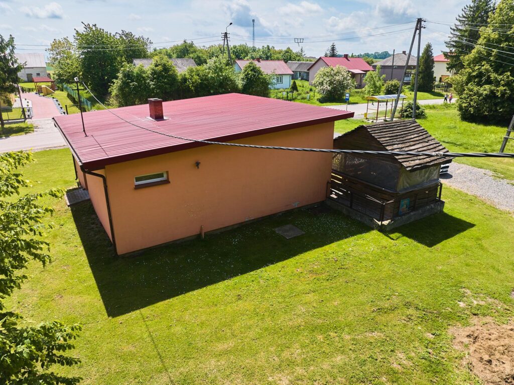 Sklep spożywczy przy głównej drodze w Rozkoszówce. - zdjęcie 16