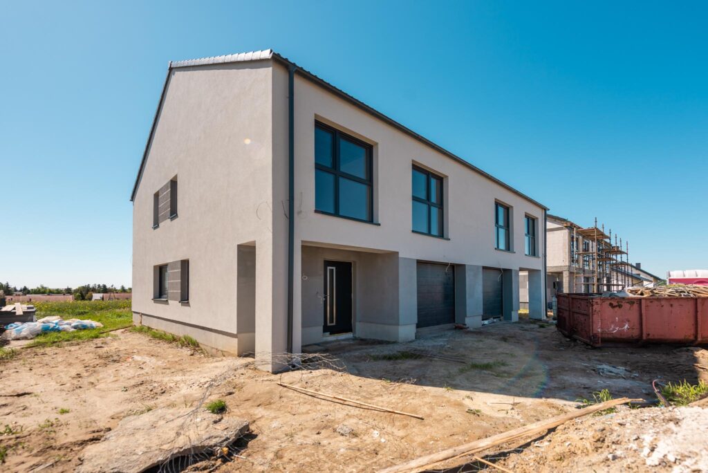 Dom na sprzedaż - Różyny, ul. Morelowa - zdjęcie 2