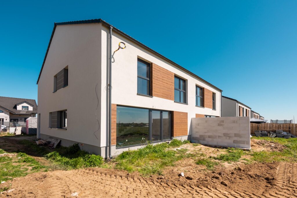 Dom na sprzedaż - Różyny, ul. Morelowa - zdjęcie 1