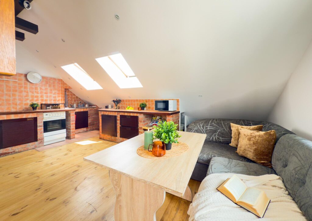 Mieszkanie z antresolą i balkonem w Olsztynku - zdjęcie 1