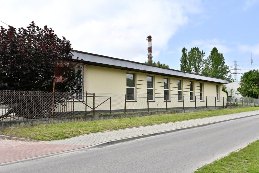Lokal 168 m² z ogrodzonym terenem – Koniecpol - zdjęcie 3