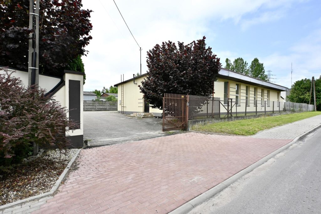 Lokal 168 m² z ogrodzonym terenem – Koniecpol - zdjęcie 4