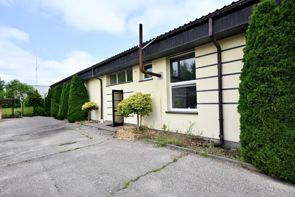 Lokal 168 m² z ogrodzonym terenem – Koniecpol - zdjęcie 5