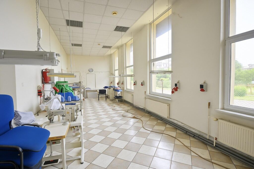 Lokal 168 m² z ogrodzonym terenem – Koniecpol - zdjęcie 7